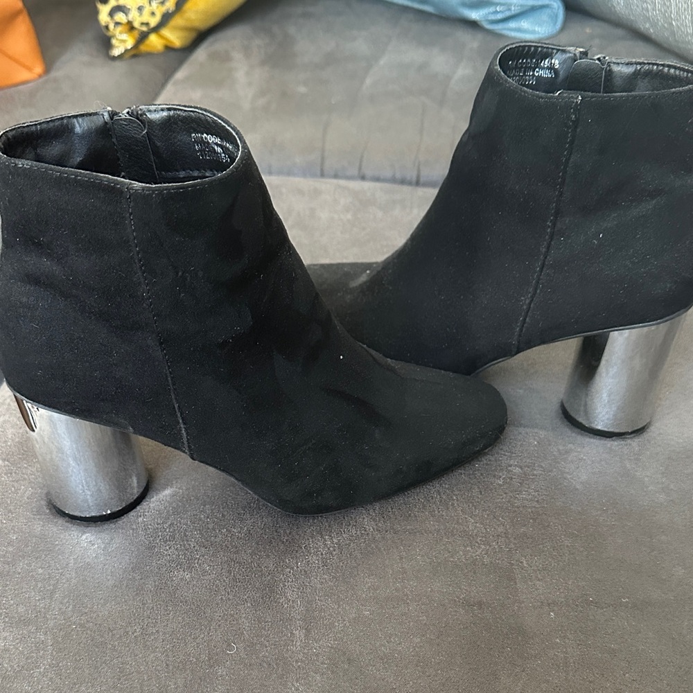 Elegant Black Ankle Boots with Metallic Heels